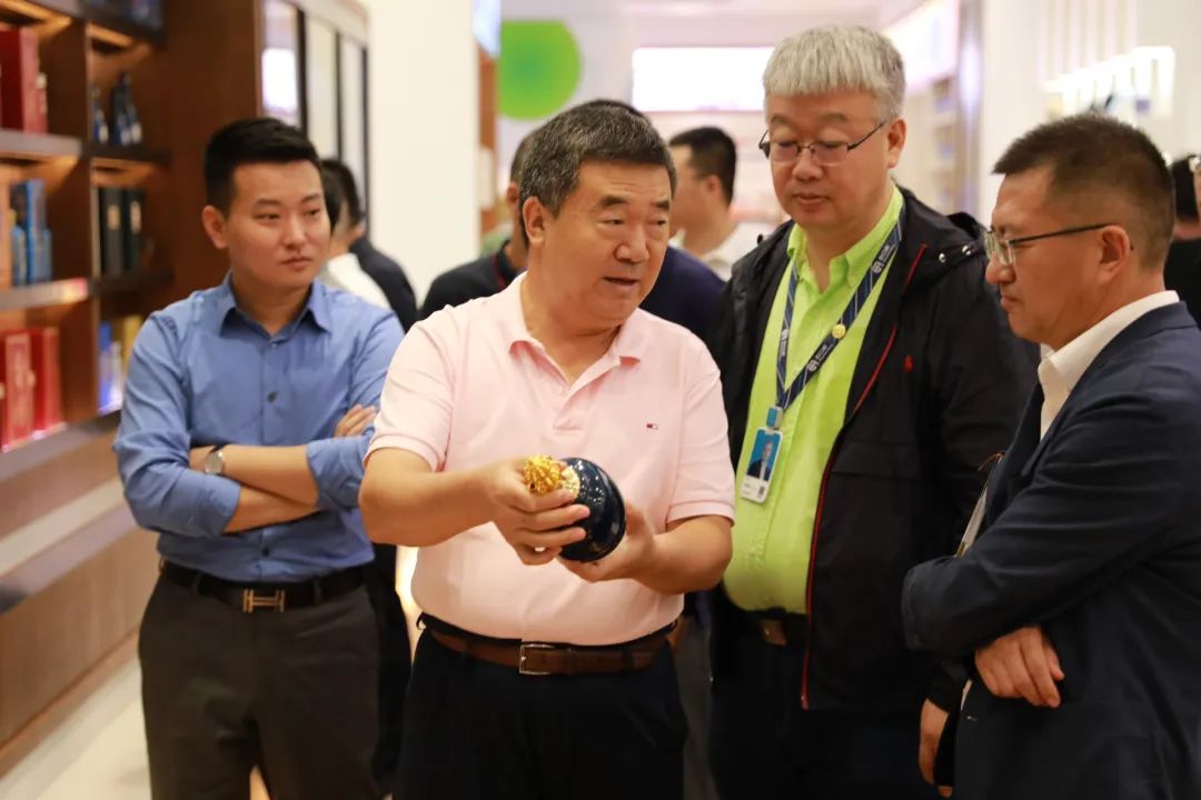 汾酒访问团一行到访474蒙特卡罗官，探索清香型白酒发展新风向